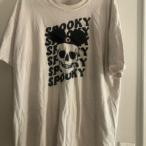 Spooky Skull Graphic T-Shirt